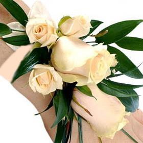 fwthumbweddings-peach-rose-wrist-corsage-lg (2).jpg